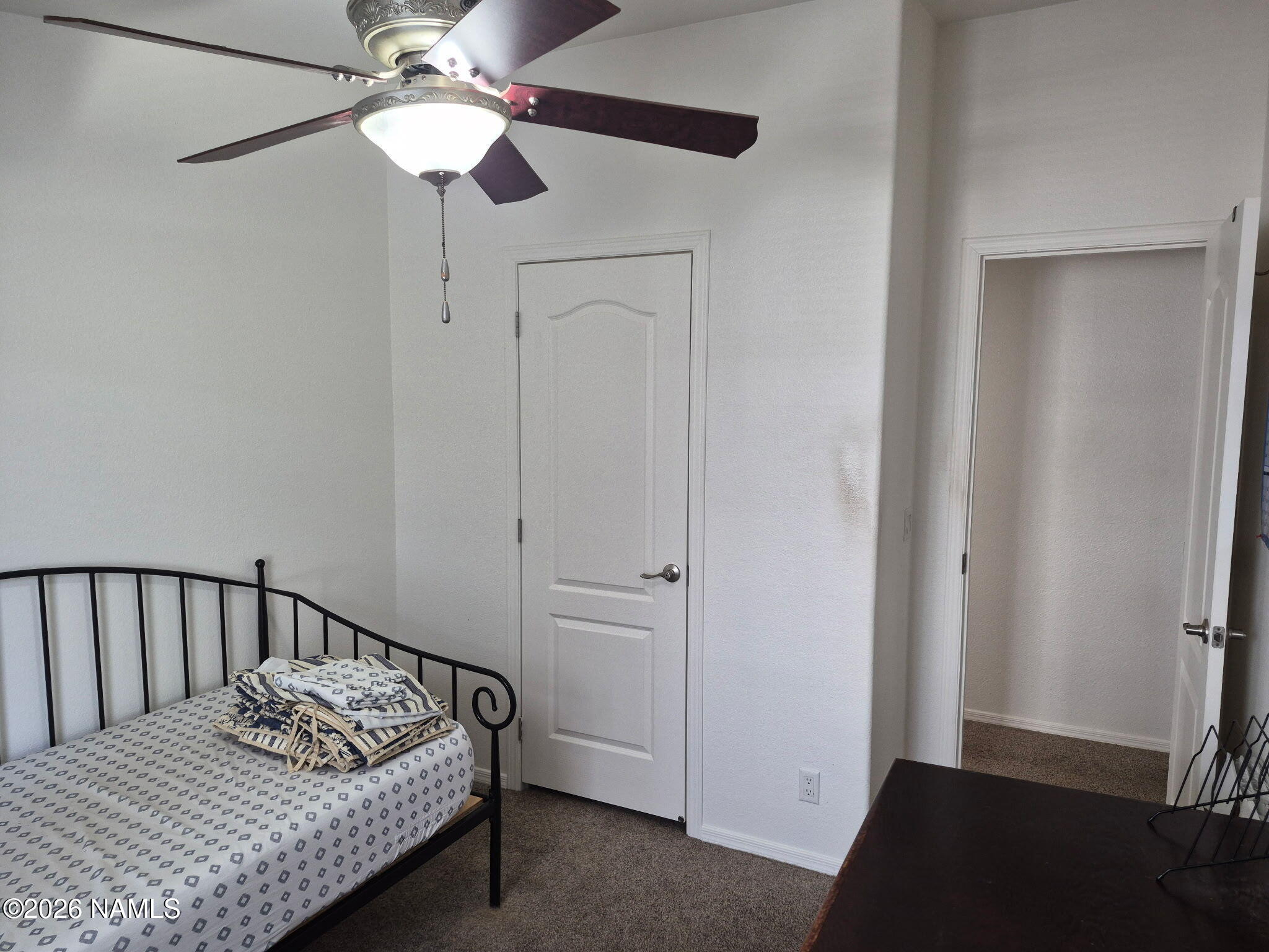 17075 Grizzly Ridge Munds Park, AZ 86017 - Photo 25 of 31 a bedroom with a bed and a chandelier