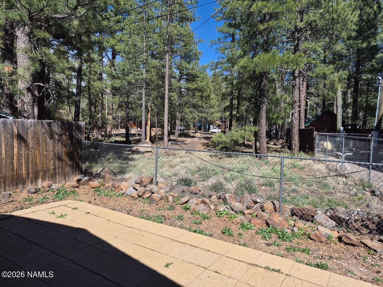 17075 Grizzly Ridge Munds Park, AZ 86017 - Photo 28 of 31 a view of a yard and street