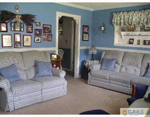 7 Glenville Road Edison, NJ 08817 - Photo 3 of 8 Gallery Image 3