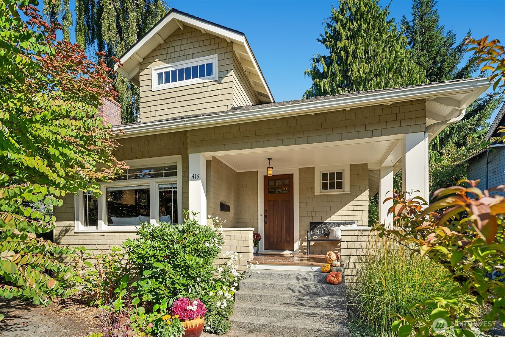 1418 33rd Avenue Seattle, WA 98122 - Photo 1 of 35