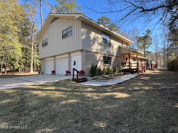 $395,000 | 654 Koula Place, Diamondhead, MS 39525