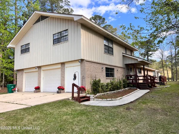 $395,000 | 654 Koula Place, Diamondhead, MS 39525