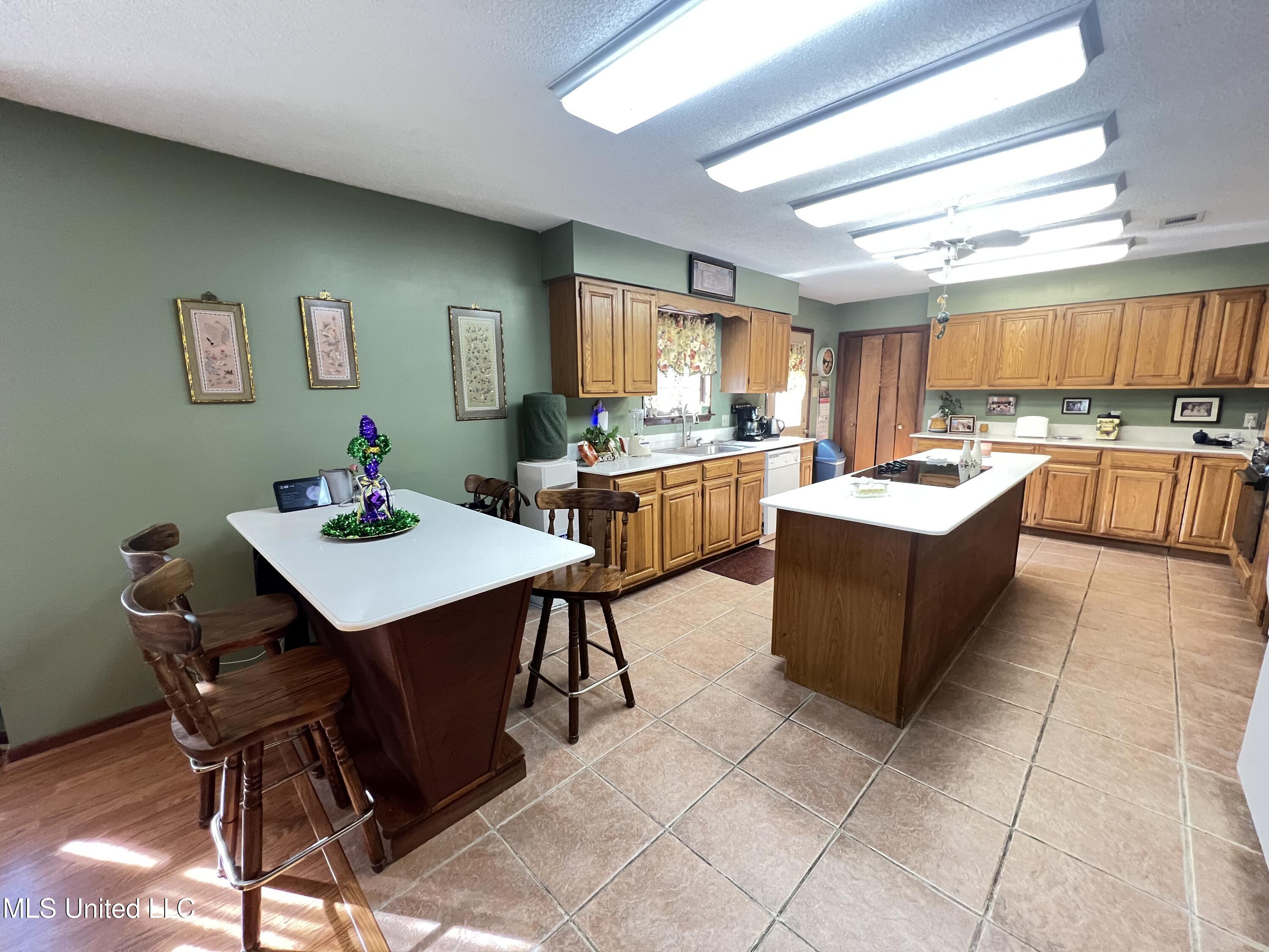 654 Koula Place Diamondhead, MS 39525 - Photo 13 of 35 IMG_5829