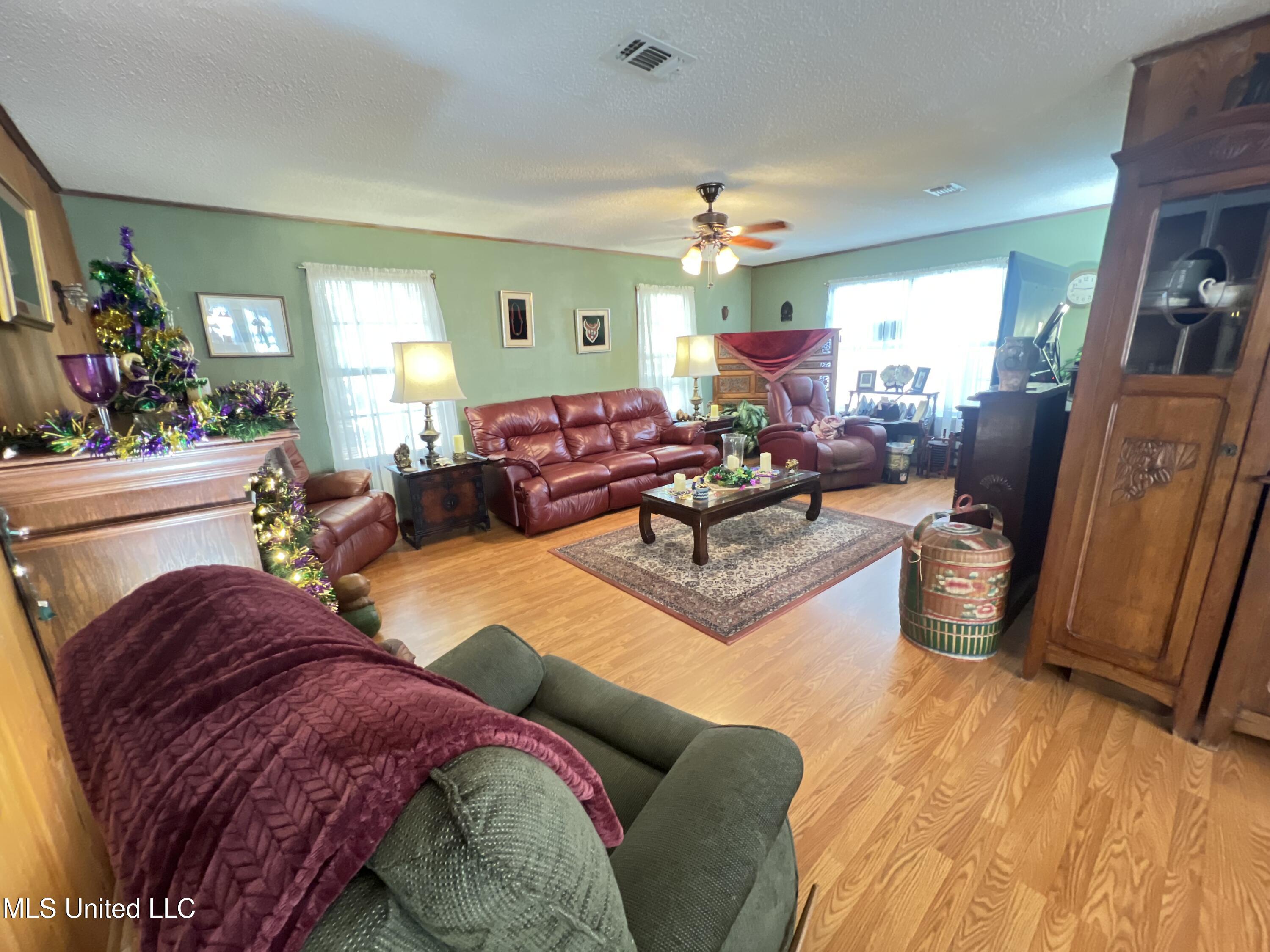 654 Koula Place Diamondhead, MS 39525 - Photo 3 of 35 IMG_5862