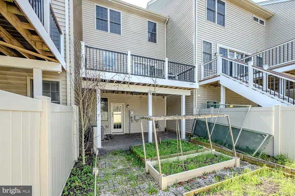 $650,000 | 42624 Lisburn Chase Terrace, Chantilly, VA 20152