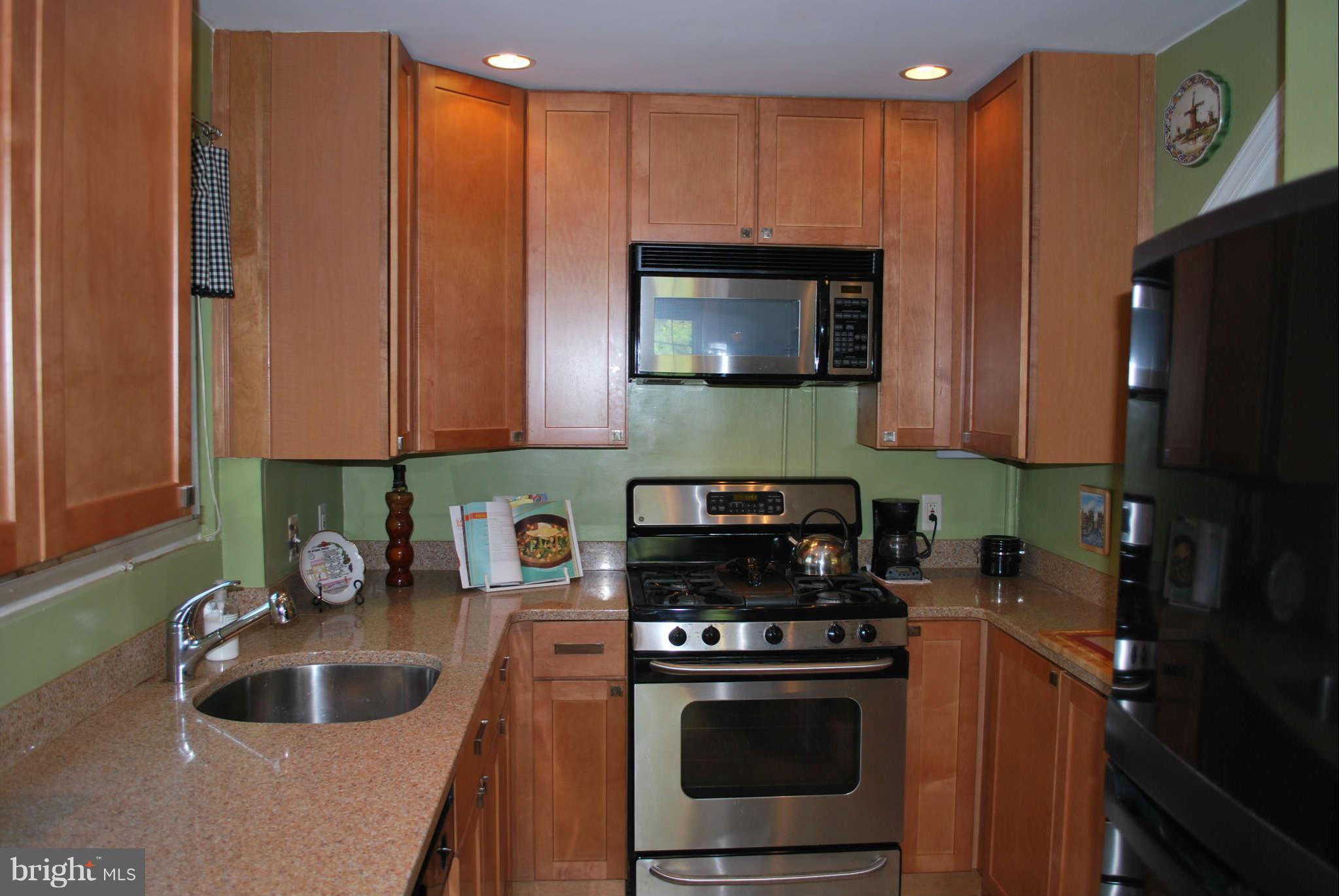 1770 Preston Road, Unit 823 Alexandria, VA 22302 - Photo 4 of 21 Kitchen