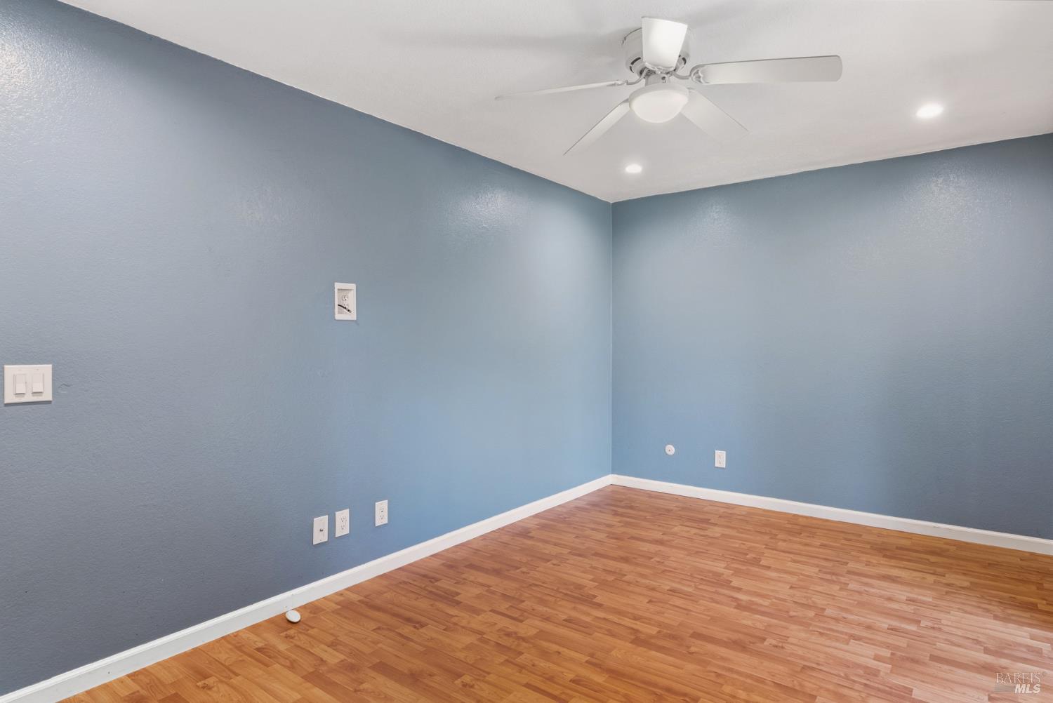 790 Hudis Street Rohnert Park, CA 94928 - Photo 22 of 41 an empty room and chandelier fan