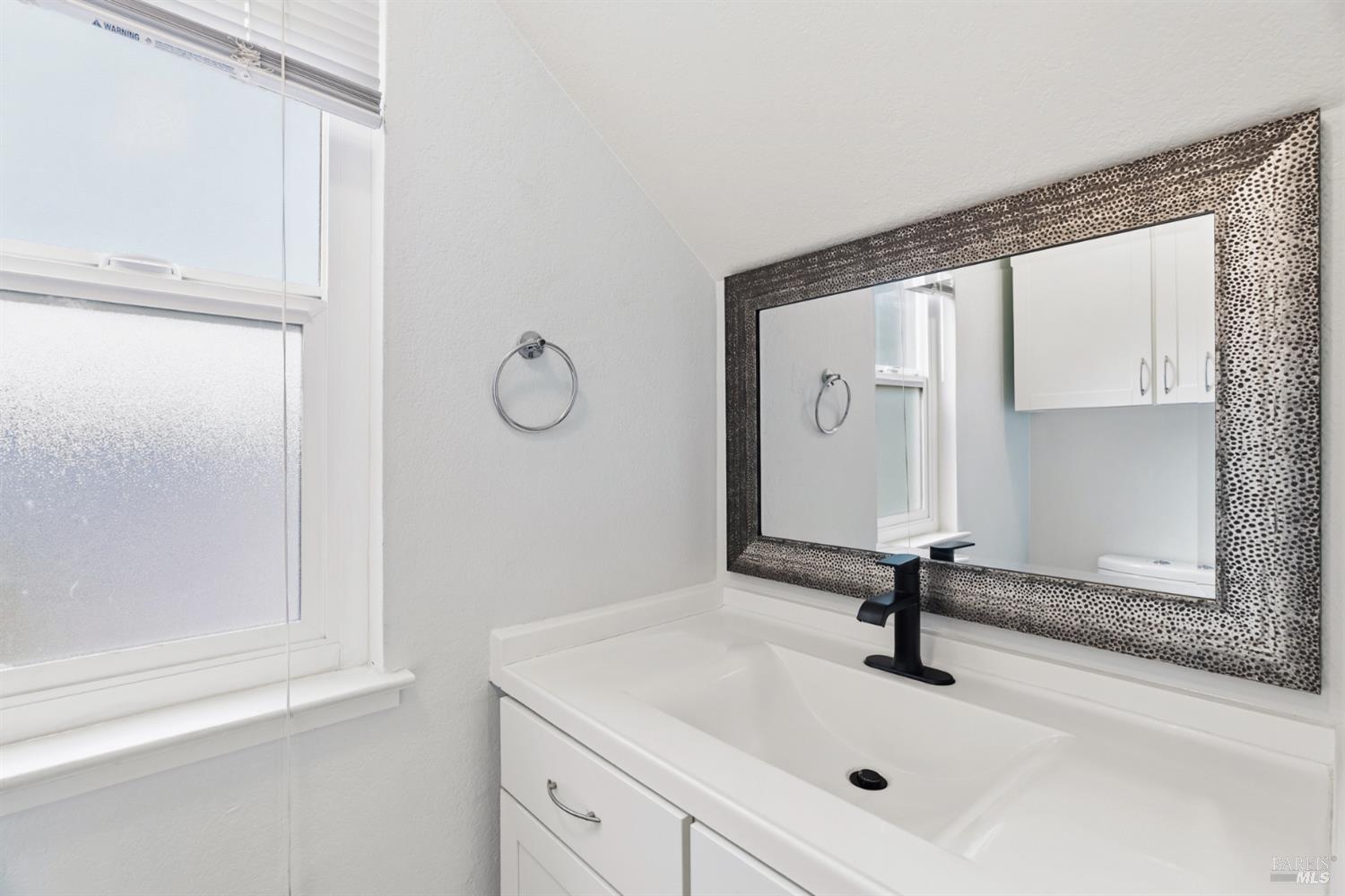 790 Hudis Street Rohnert Park, CA 94928 - Photo 23 of 41 a bathroom with a sink and a mirror