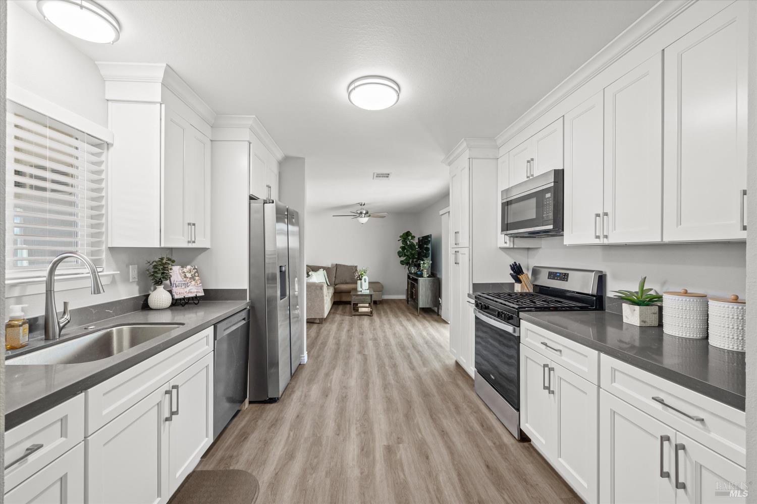 230 East Walnut Street Dixon, CA 95620 - Photo 7 of 27