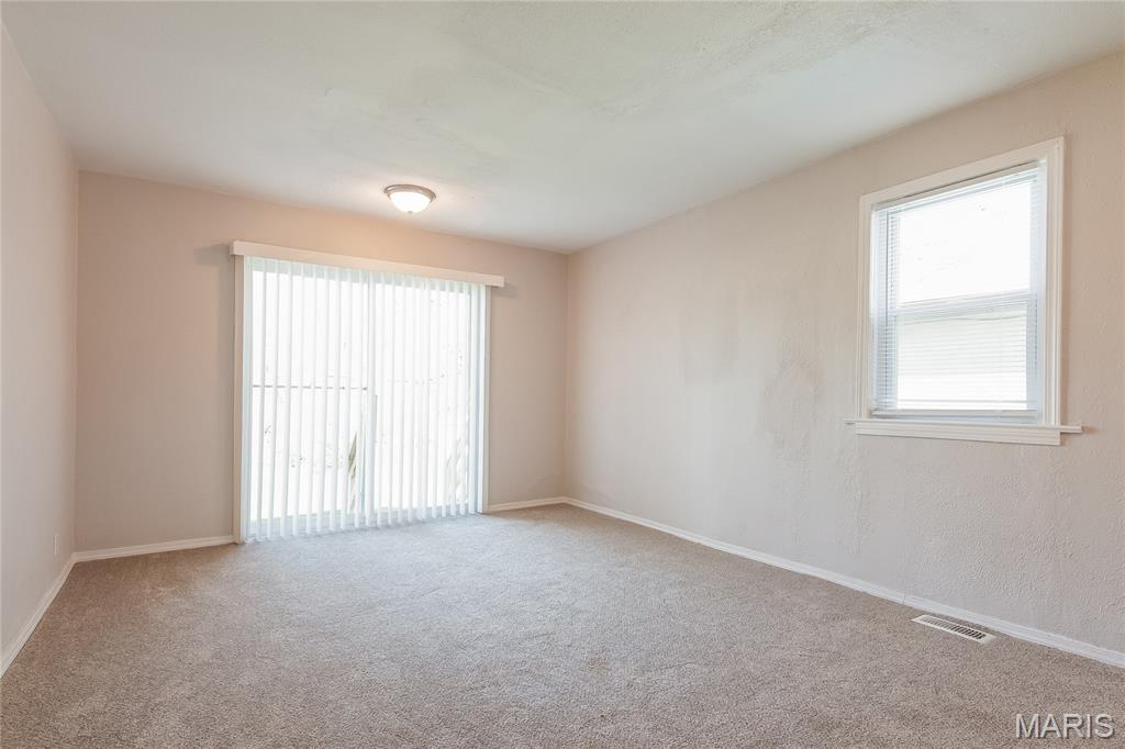 10161 Count Drive St. Louis, MO 63136 - Photo 2 of 17