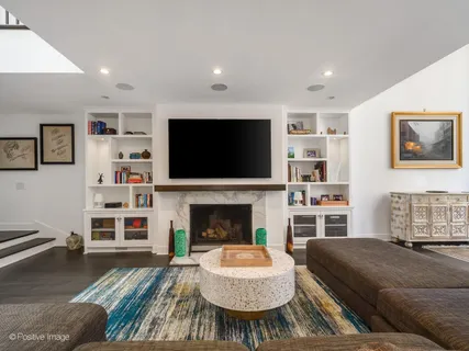 $1,599,000 | 1000 North State Street, Unit 4, Chicago, IL 60610