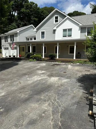 $3,300 | 162 Spring Road, Huntington, NY 11743