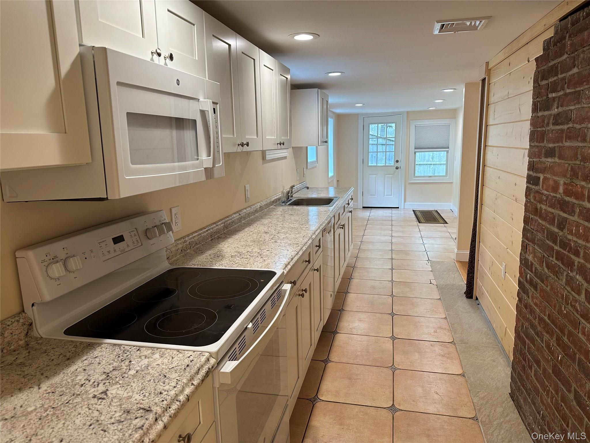 162 Spring Road Huntington, NY 11743 - Photo 8 of 17