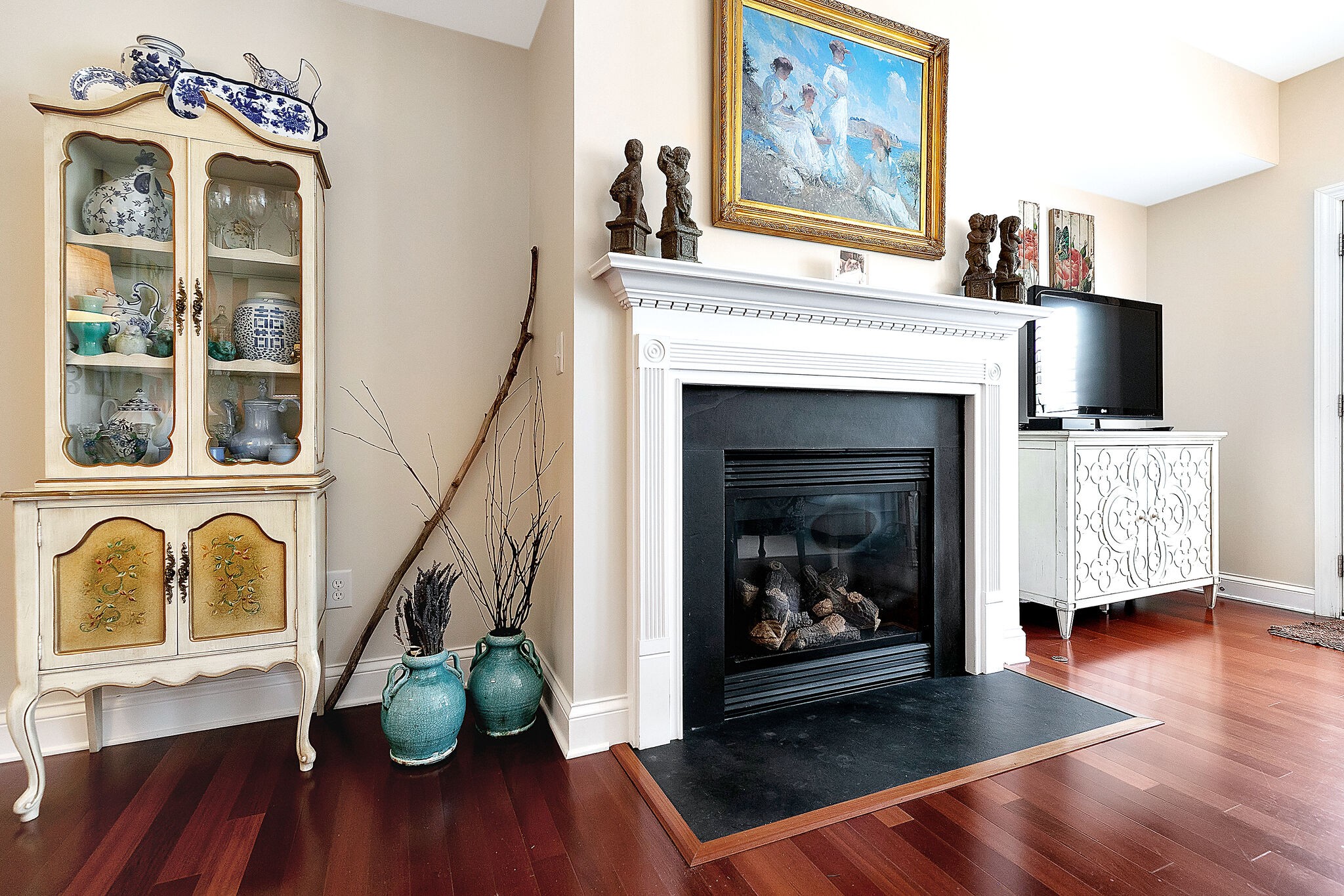 201 Verde Meadow Drive Franklin, TN 37067 - Photo 13 of 40 a living room with furniture and a fireplace