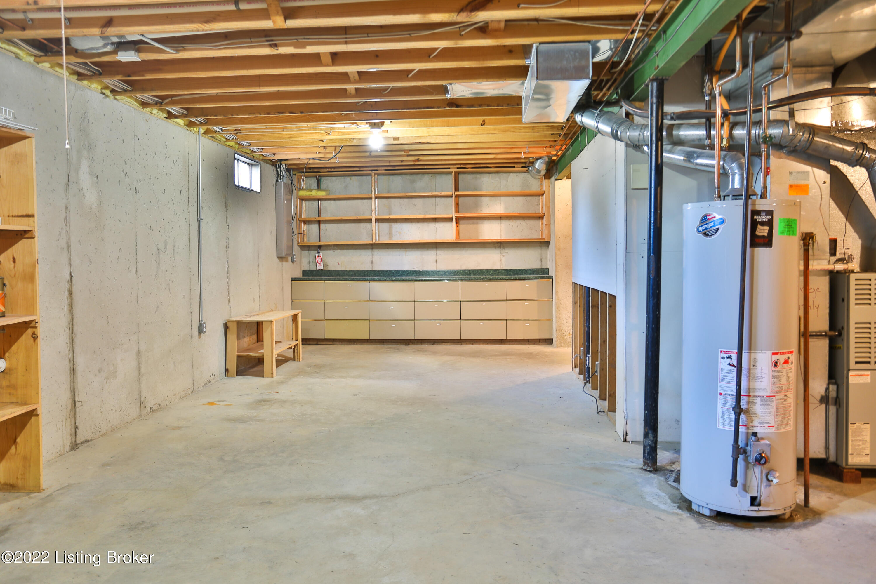 10417 Edgewater Road Louisville, KY 40223 - Photo 37 of 38 edgebasement2