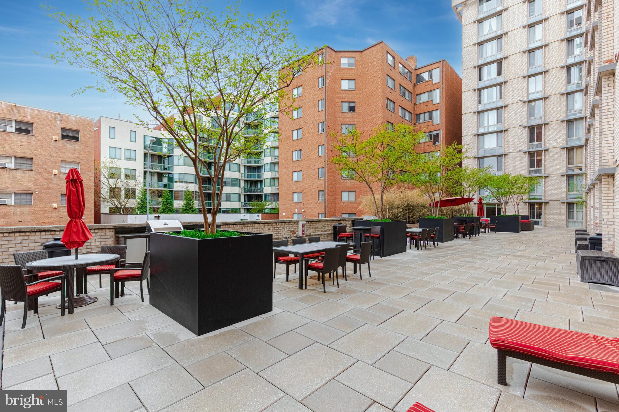 950 25th Street Northwest, Unit 327N Washington, DC 20037 - Photo 20 of 29 a view of a building with sitting area