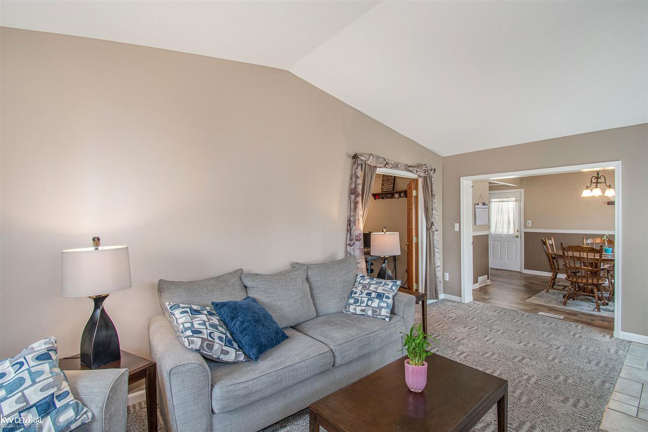 18049 Rainbow Road Fraser, MI 48026 - Photo 11 of 25 50017346-10.JPG