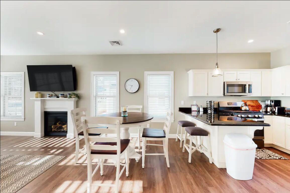 55 Frontier Way, Unit 184 Arundel, ME 04046 - Photo 8 of 54 Dining area
