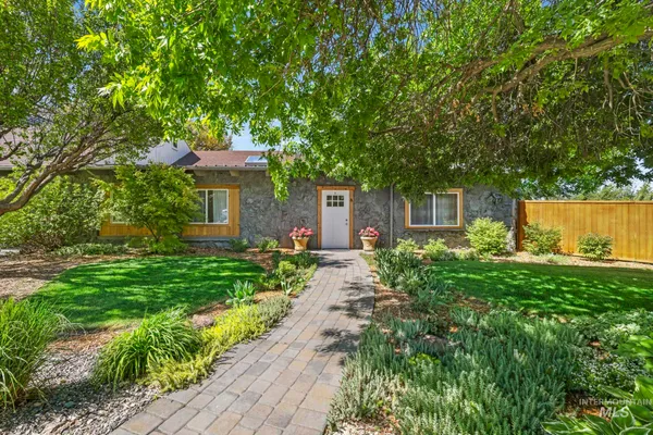 $799,999 | 564 South Blue Lakes Boulevard, Twin Falls, ID 83301