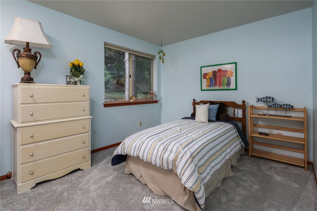 8 Inlet Circle Bellingham, WA 98229 - Photo 21 of 39 a bedroom with a bed and a dresser