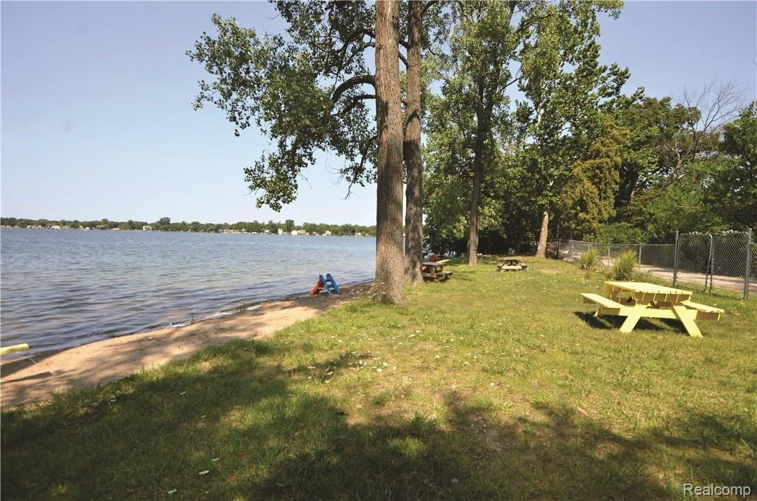 2970 Ridge Road White Lake, MI 48383 - Photo 43 of 43 51.jpg