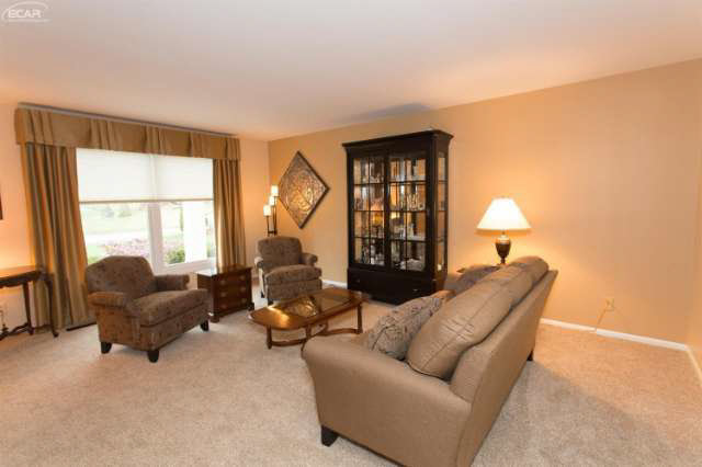 6353 Kings Pointe Road Grand Blanc, MI 48439 - Photo 9 of 30 21137841-8.JPG