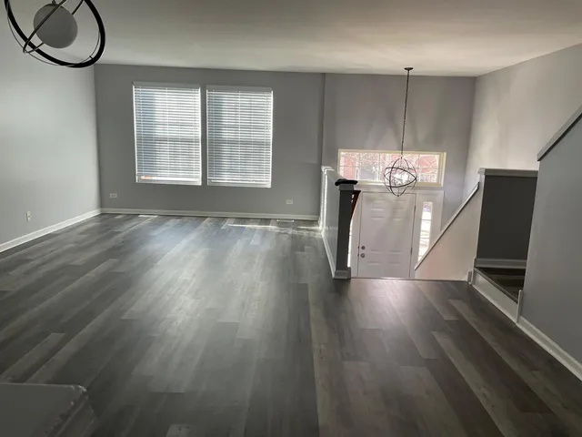 $2,750 | 416 Conservatory Lane, Aurora, IL 60502