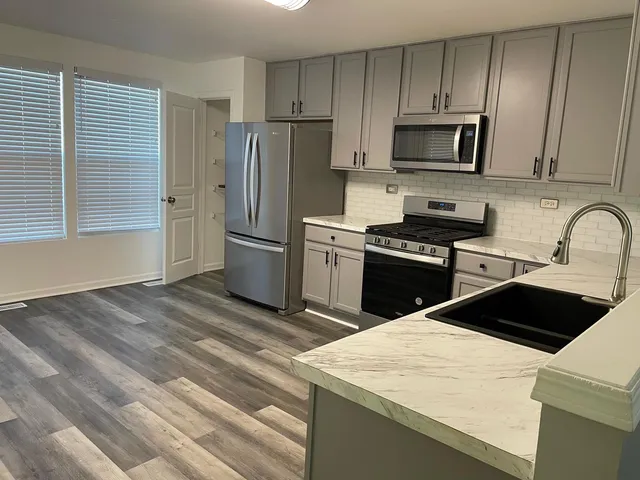 $2,750 | 416 Conservatory Lane, Aurora, IL 60502