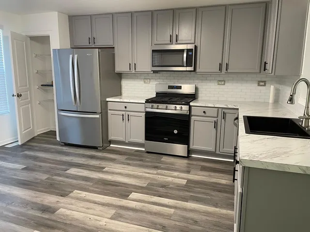 $2,750 | 416 Conservatory Lane, Aurora, IL 60502