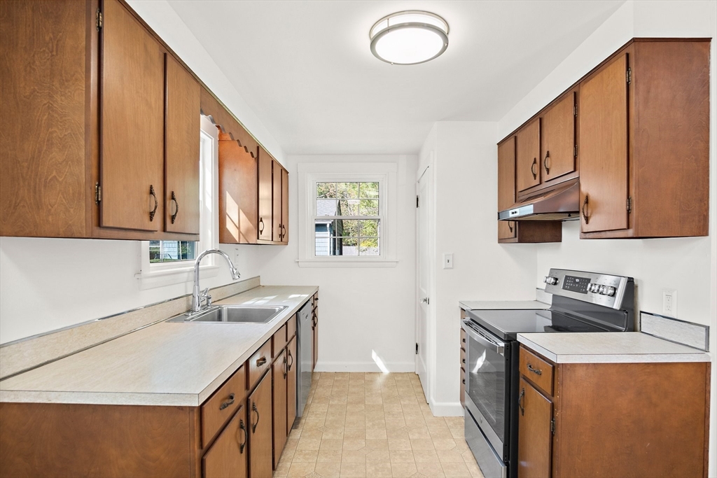 33 Sylvan Road Beverly, MA 01915 - Photo 7 of 31 Gallery Image 7
