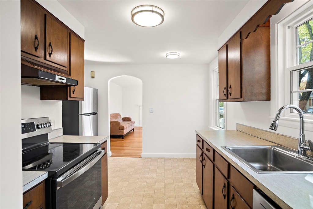 33 Sylvan Road Beverly, MA 01915 - Photo 8 of 31 Gallery Image 8