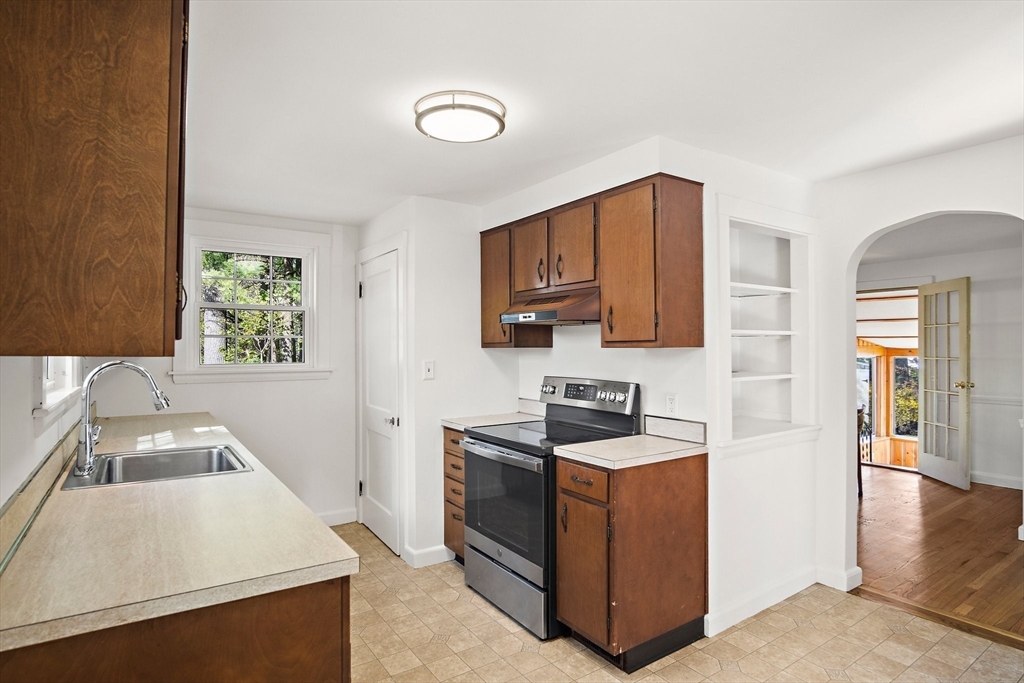 33 Sylvan Road Beverly, MA 01915 - Photo 9 of 31 Gallery Image 9