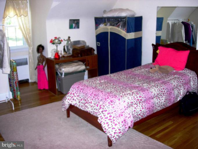 604 Charing Cross Road Baltimore, MD 21229 - Photo 6 of 13 a bedroom with a bed and a closet