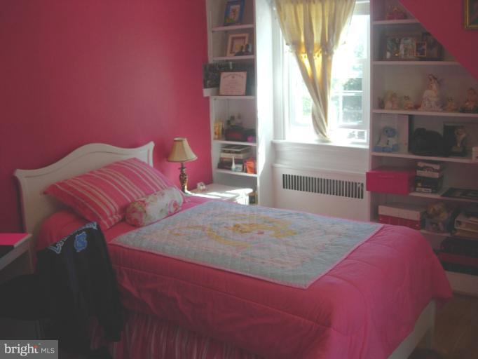 604 Charing Cross Road Baltimore, MD 21229 - Photo 10 of 13 a bedroom with a bed and a window