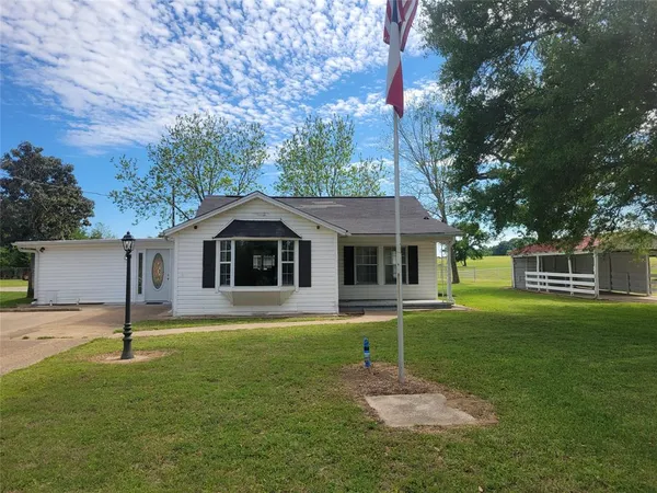 $1,200 | 1112 County Road 1703, Grand Saline, TX 75140