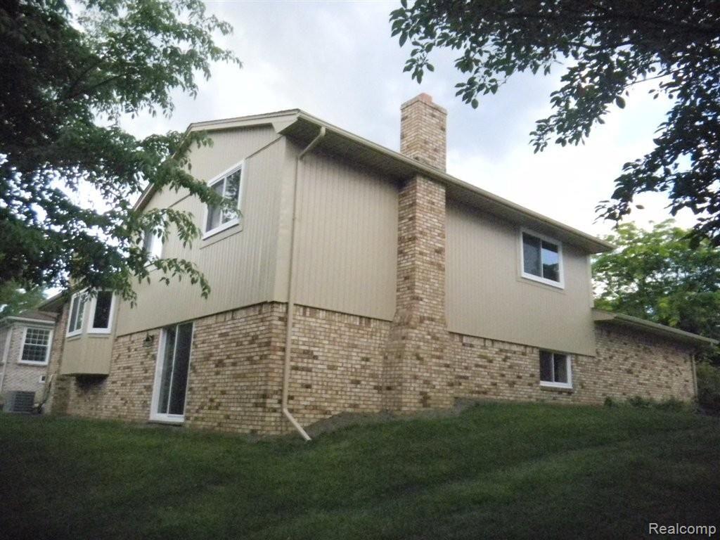 2945 Powderhorn Ridge Road Rochester, MI 48309 - Photo 13 of 20 Side Elevation
