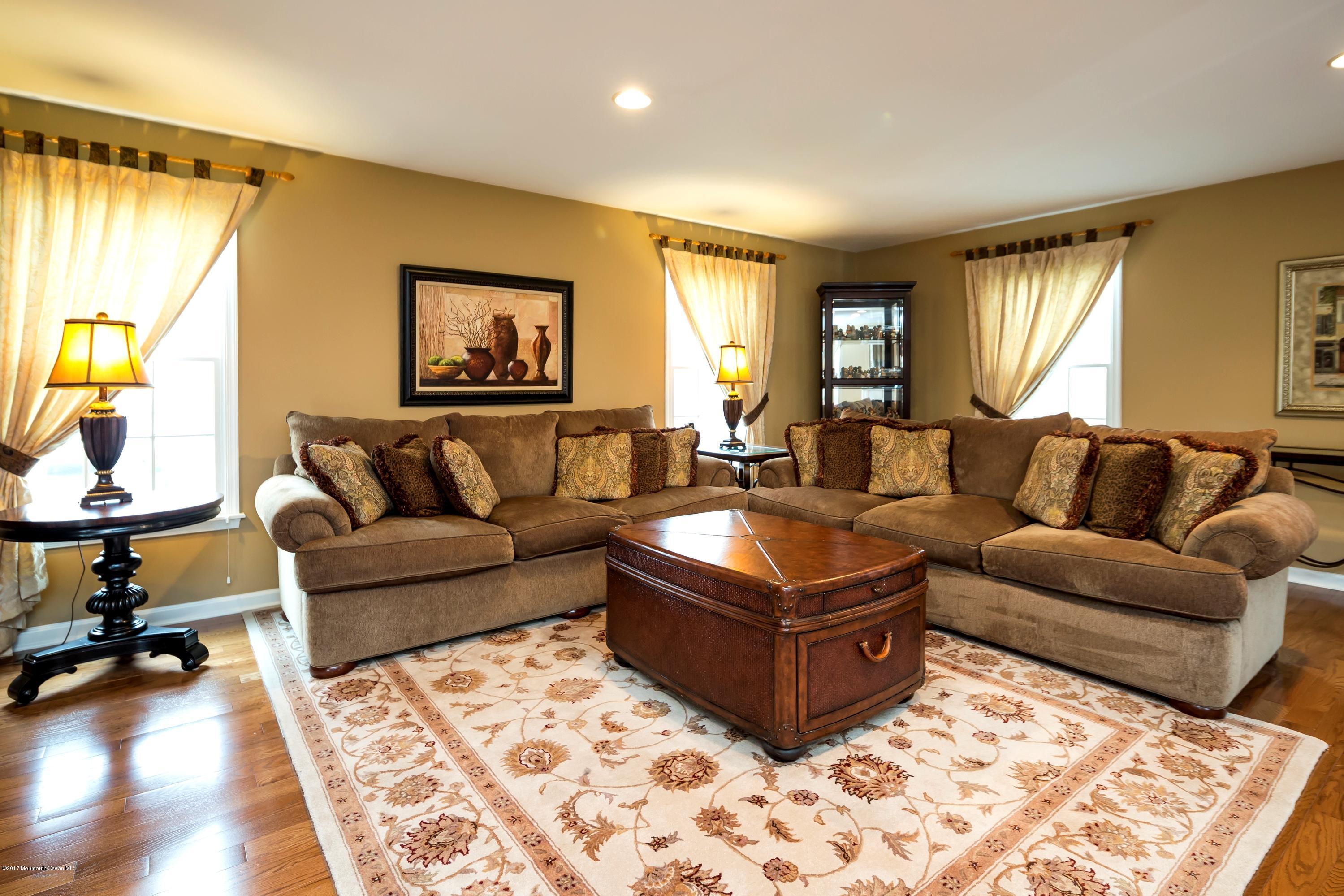 26 Hamilton Hill Road Lincroft, NJ 07738 - Photo 16 of 36 26 Hamilton Hill Great Room 5