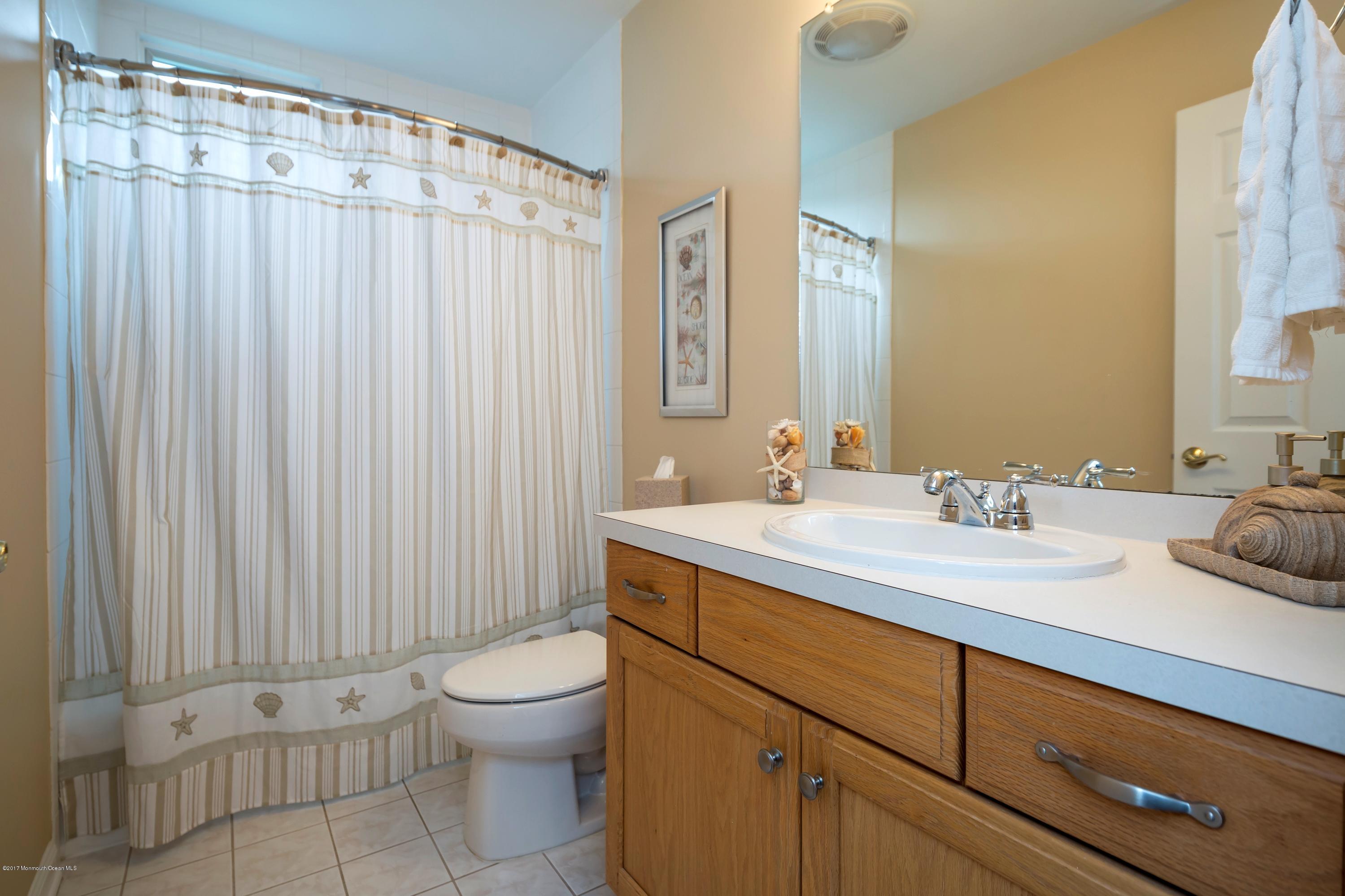 26 Hamilton Hill Road Lincroft, NJ 07738 - Photo 28 of 36 26 Hamilton Hill Rd Full Bathroom