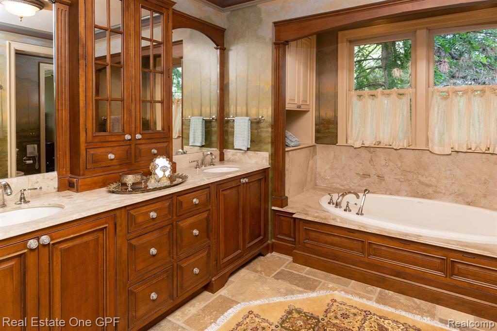 992 Lake Shore Road Grosse Pointe Shores, MI 48236 - Photo 32 of 59