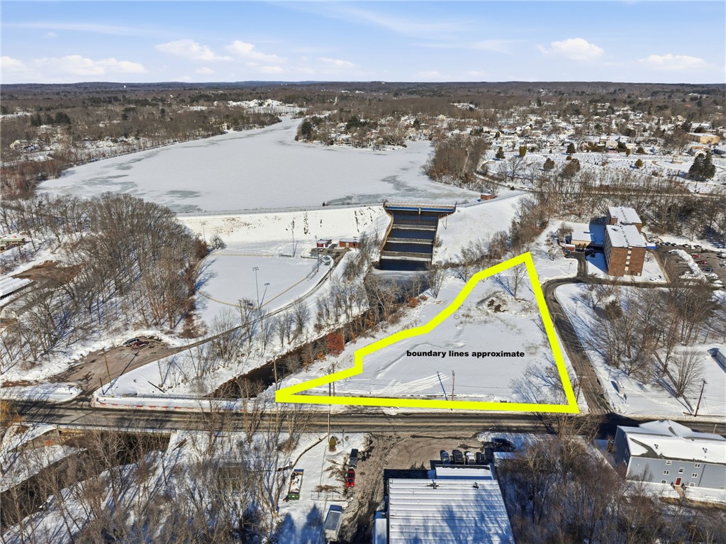 256 Privilege Street Woonsocket, RI 02895 - Photo 4 of 36