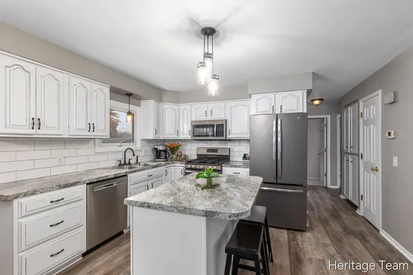 $414,900 | 8116 Birchwood Avenue, Jenison, MI 49428