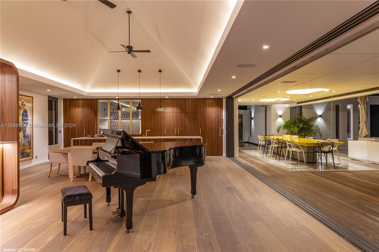 Source Colombier, SA 00000 - Photo 17 of 40 a living room with furniture a window and stainless steel appliances
