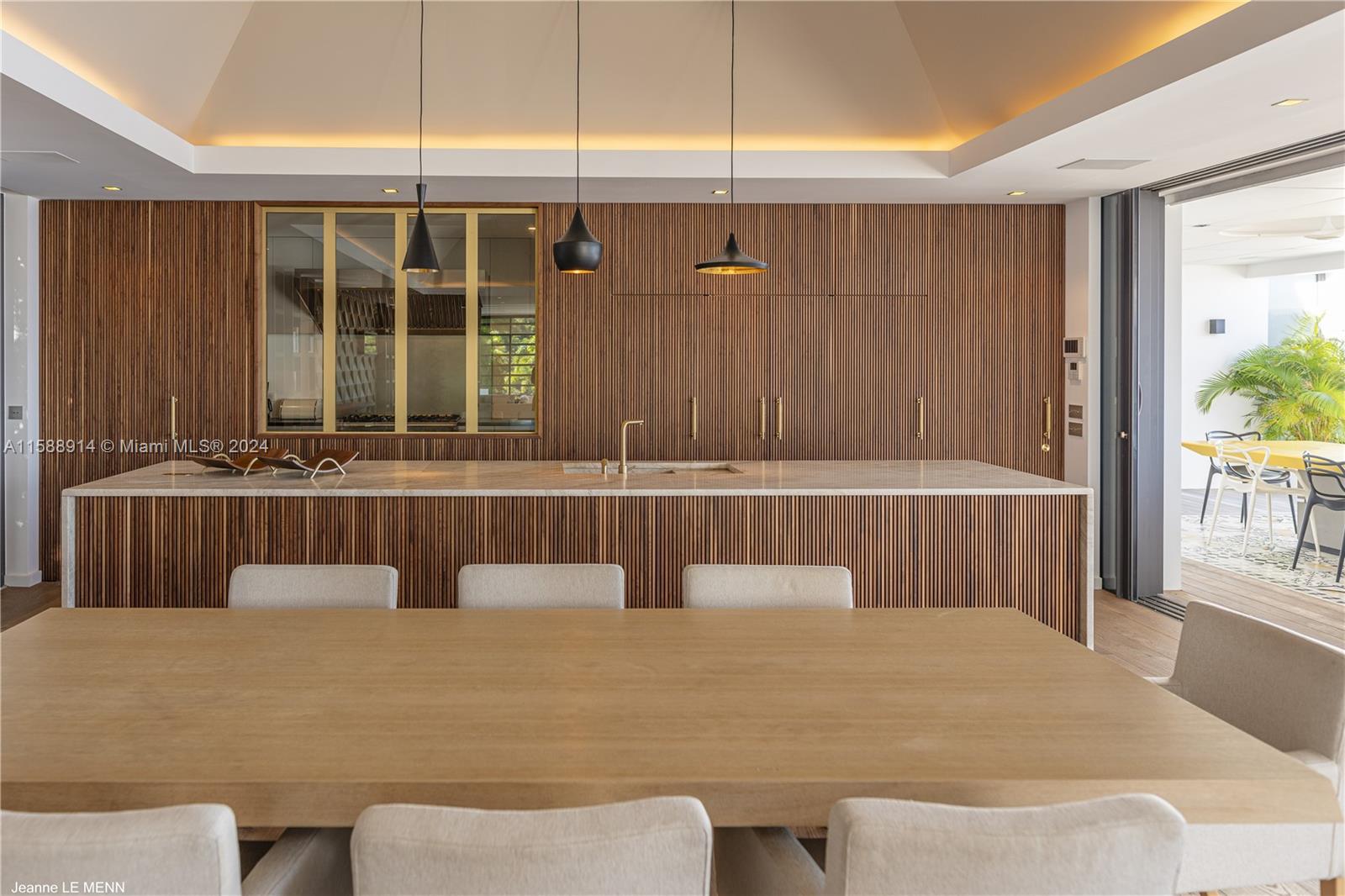 Source Colombier, SA 00000 - Photo 10 of 40 a bathroom with a tub