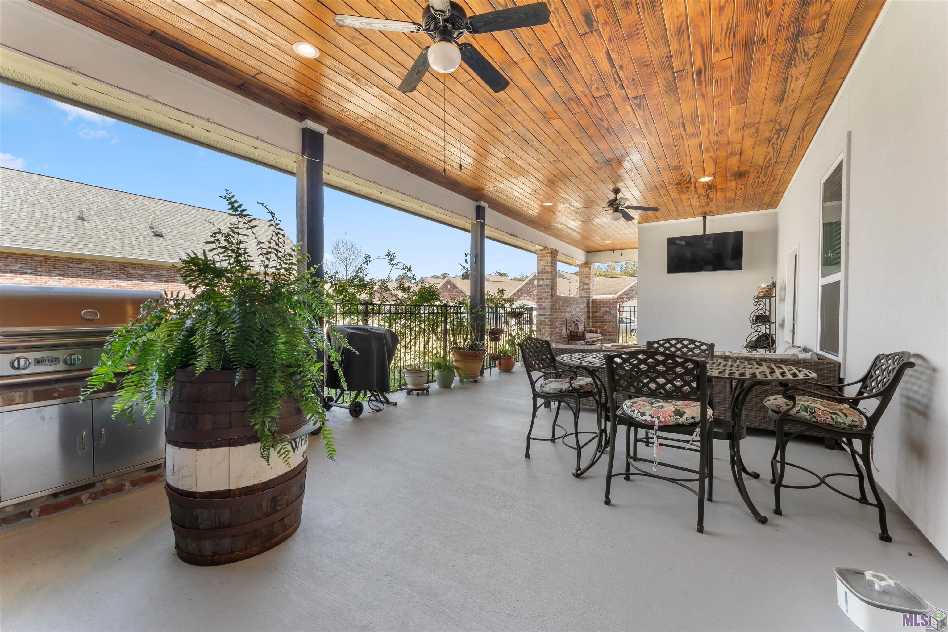 23719 Monarch Point Springfield, LA 70462 - Photo 4 of 32