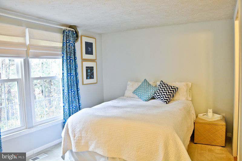 11928 Fieldthorn Court Reston, VA 20194 - Photo 8 of 20 Bedroom (Master)