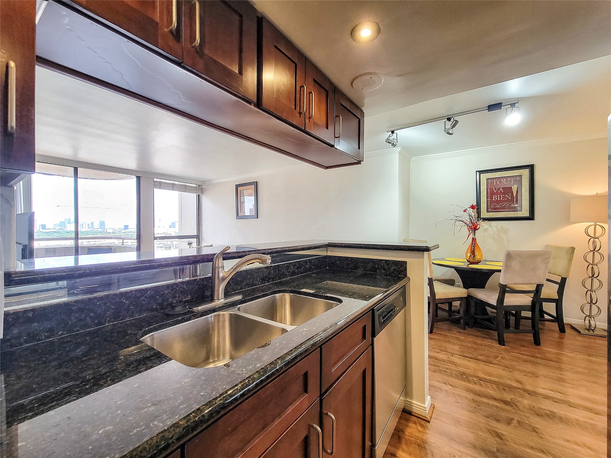 3525 Sage Road, Unit 1605 Houston, TX 77056 - Photo 12 of 33 a kitchen that has a sink and a stove