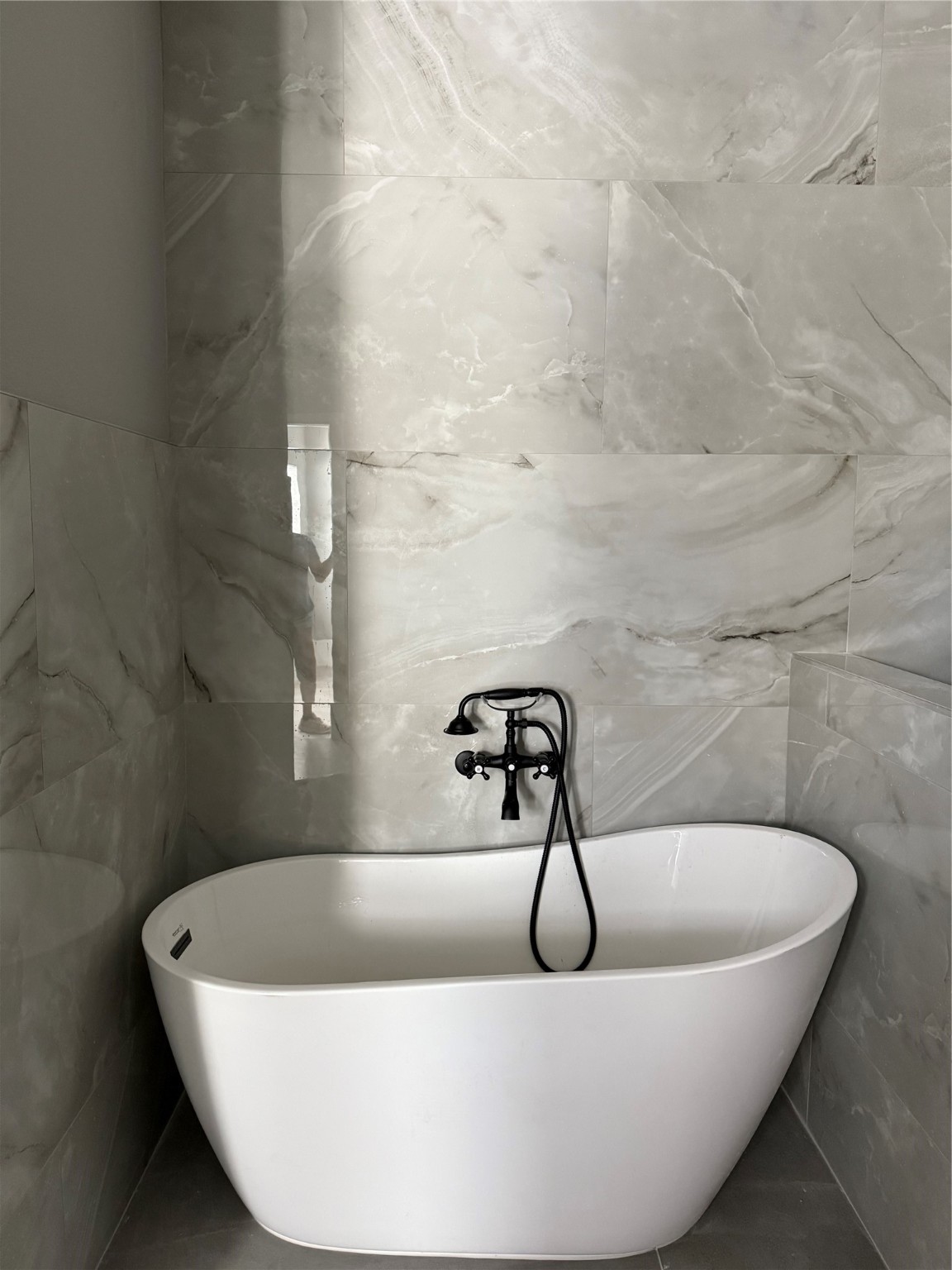 10042 Comanche Lane Houston, TX 77041 - Photo 4 of 7 a white bath tub sitting in a bathroom