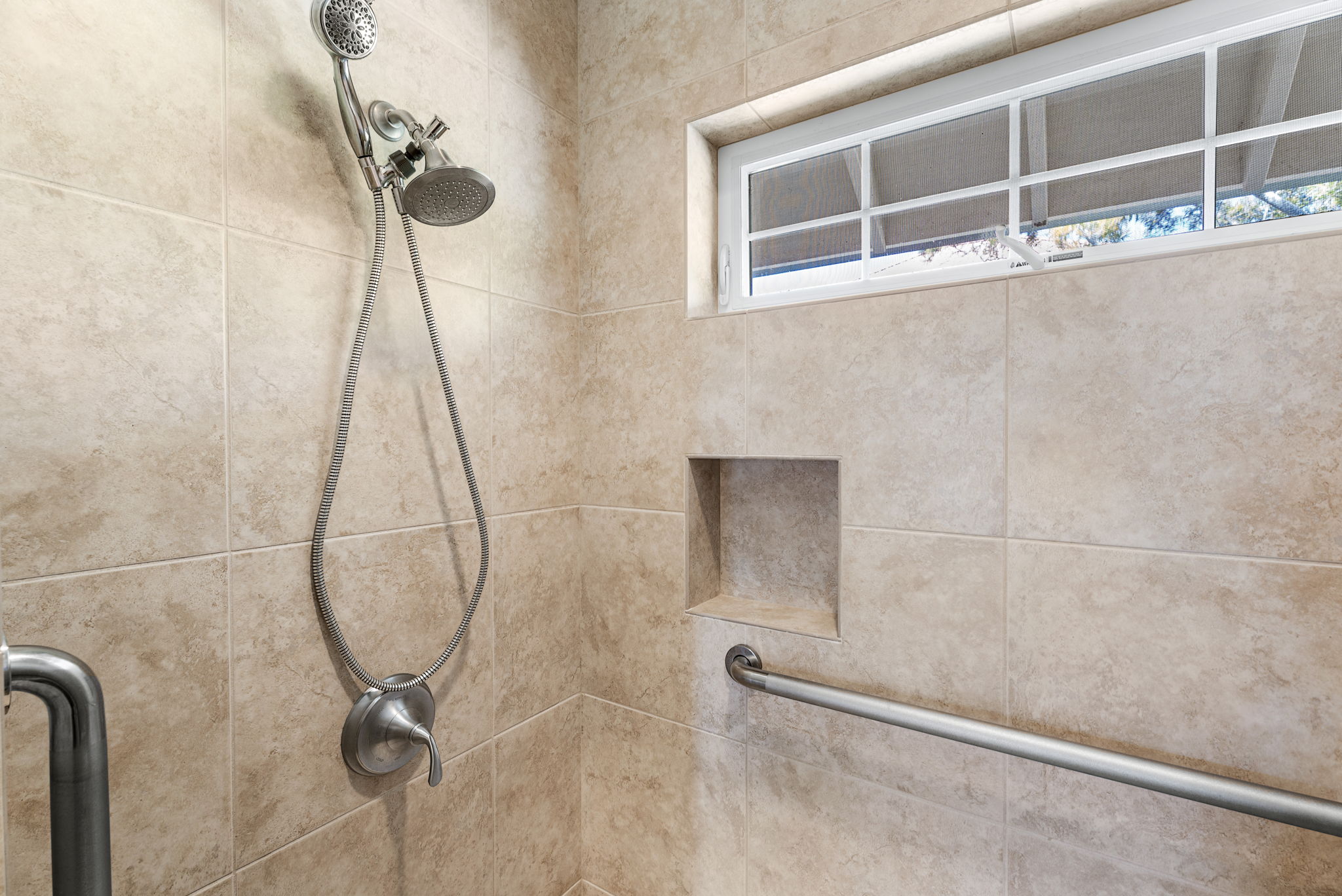 65-1294 Hoku Road Kamuela, HI 96743 - Photo 13 of 30 a bathroom with a shower