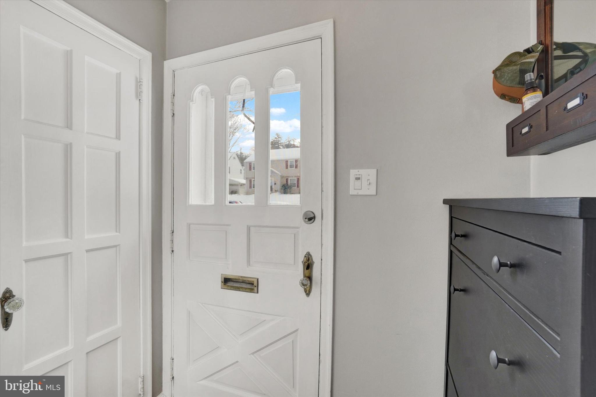 327 Creston Road York, PA 17403 - Photo 3 of 32 Gallery Image 3