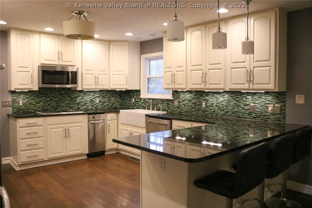 109 Laurel Ridge Road Scott Depot, WV 25560 - Photo 4 of 20 Kitchen